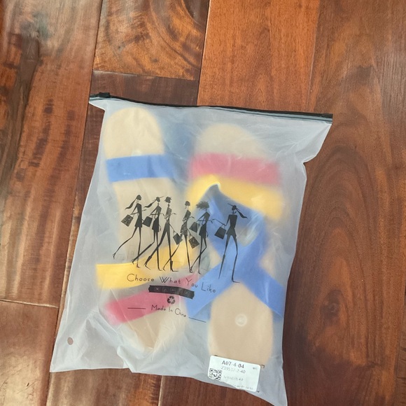 Sandals - Picture 4 of 4